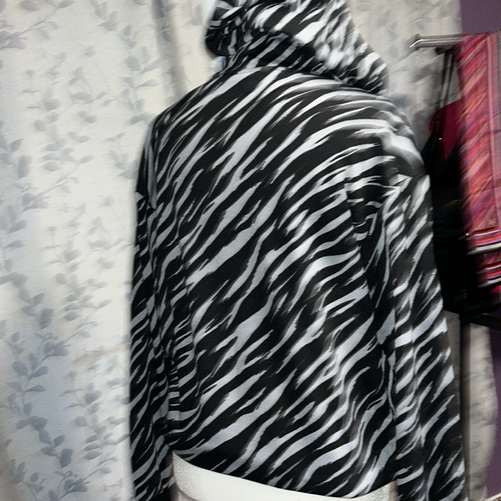 Nwt just be hoodie - Picture 3 of 8